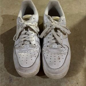 Nike women’s White AIR force 1s Sneakers